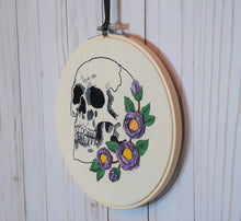 Load image into Gallery viewer, SKull Purple Rosettes Embroidery Kit 7&quot;
